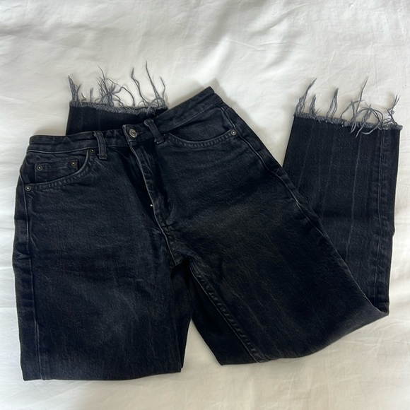 TOPSHOP BLACK CROPPED JEANS - Picture 2 of 5
